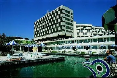 Hotel Tej Tunes